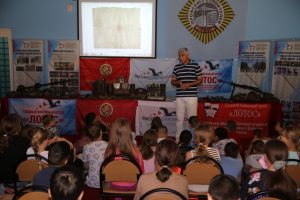 Уроки мужества и патриотические выставки прошли в Астраханском детском лагере «Чудотворы» II смены
